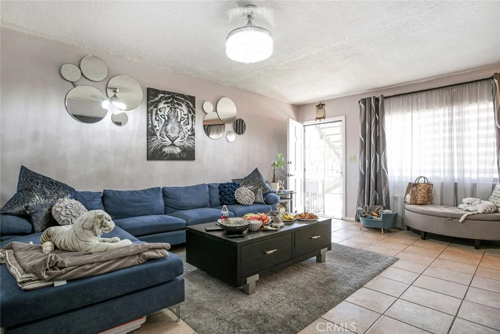 6923 Ben Avenue, North Hollywood, California 91605 home-pic-16